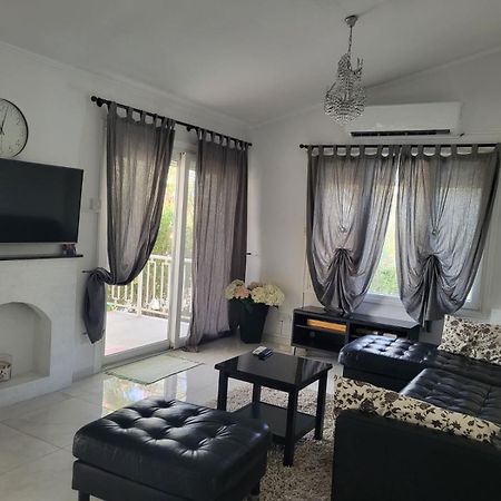 Villa Neyla Four Bedroom Coral Bay Beach Front Luaran gambar