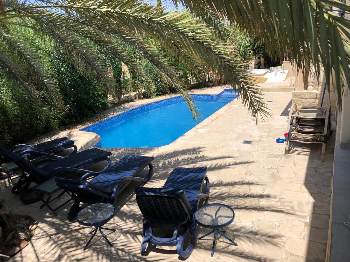 Villa Neyla Four Bedroom Coral Bay Beach Front Luaran gambar