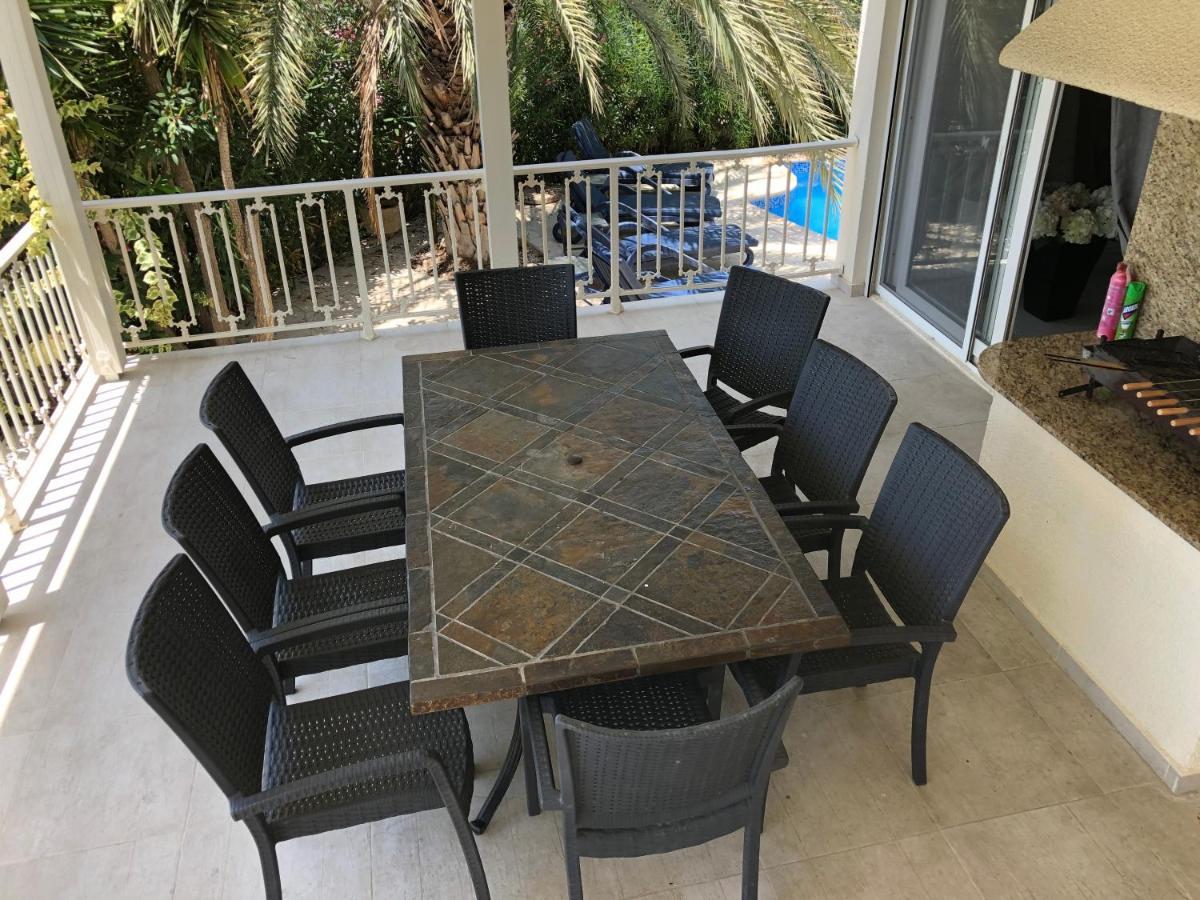 Villa Neyla Four Bedroom Coral Bay Beach Front Luaran gambar