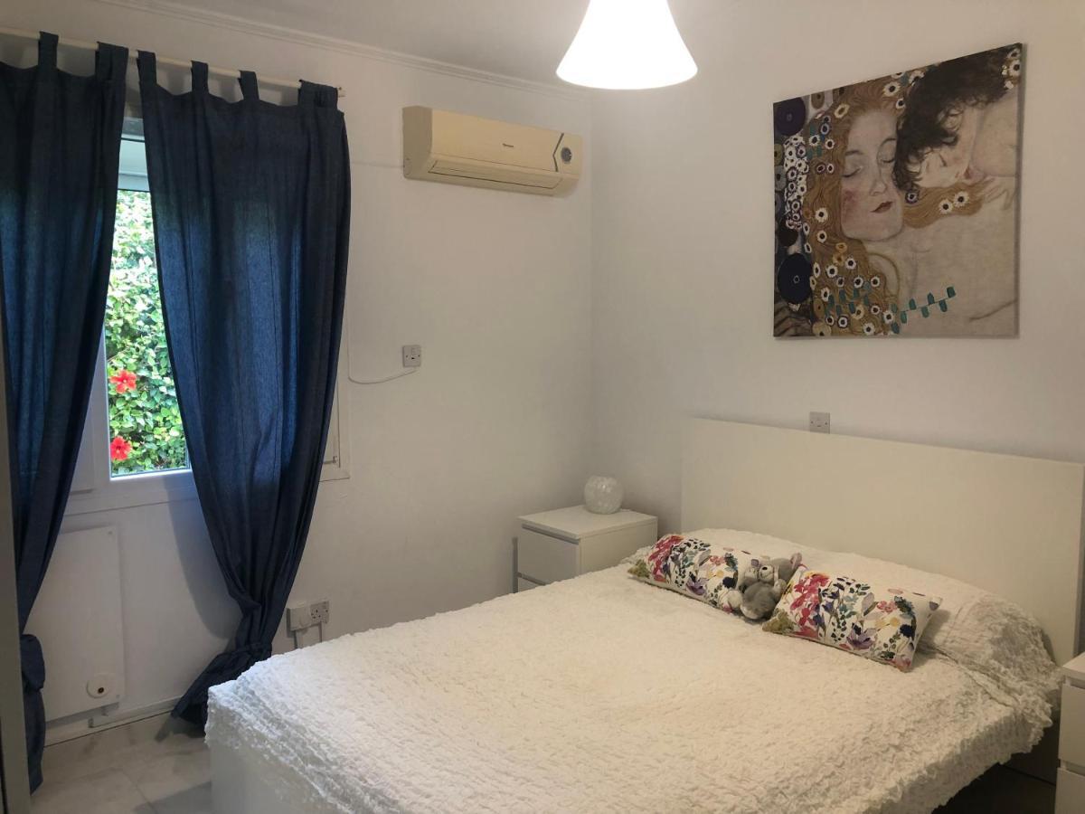 Villa Neyla Four Bedroom Coral Bay Beach Front Luaran gambar