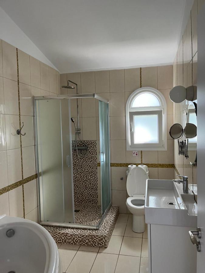 Villa Neyla Four Bedroom Coral Bay Beach Front Luaran gambar