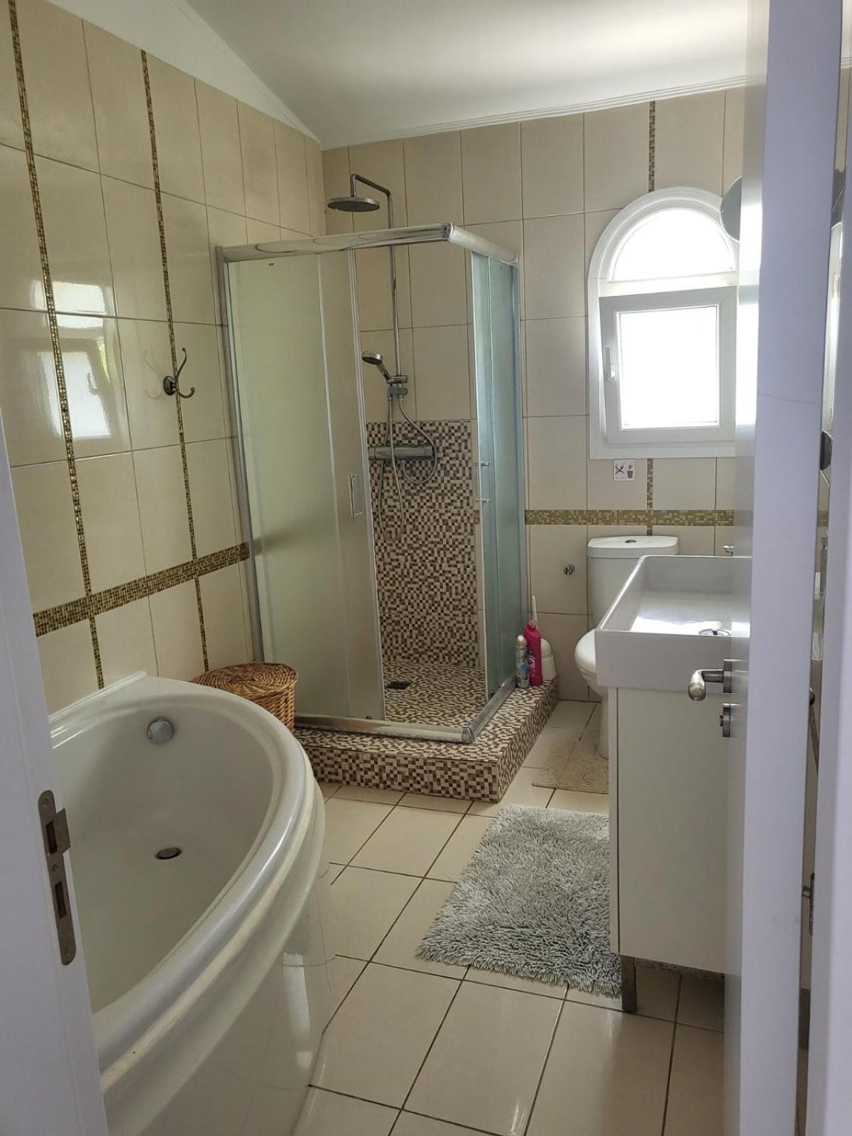Villa Neyla Four Bedroom Coral Bay Beach Front Luaran gambar