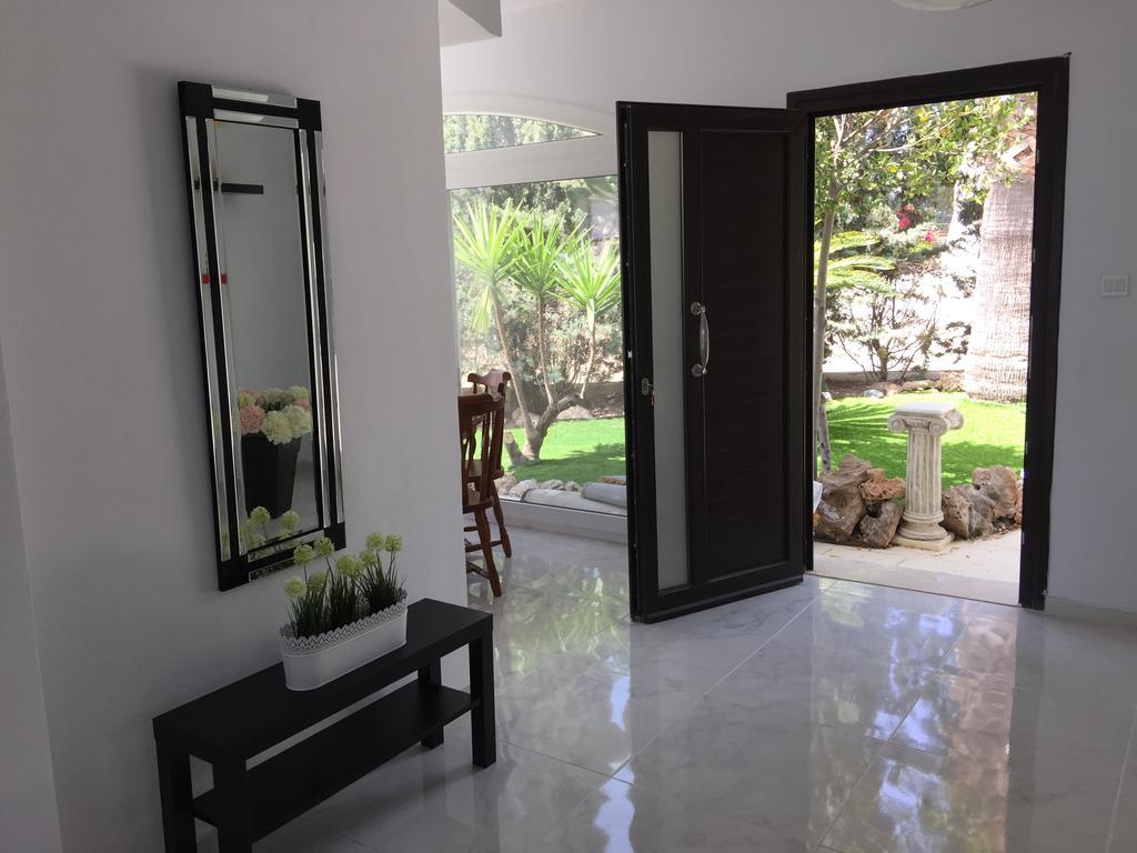 Villa Neyla Four Bedroom Coral Bay Beach Front Luaran gambar