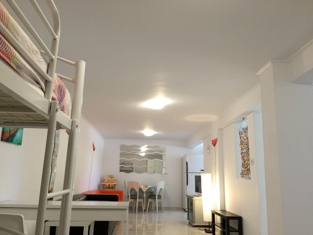 Villa Neyla Four Bedroom Coral Bay Beach Front Luaran gambar