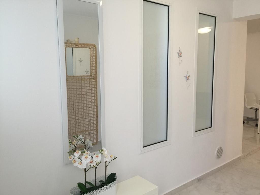 Villa Neyla Four Bedroom Coral Bay Beach Front Luaran gambar