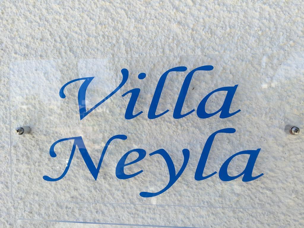 Villa Neyla Four Bedroom Coral Bay Beach Front Luaran gambar